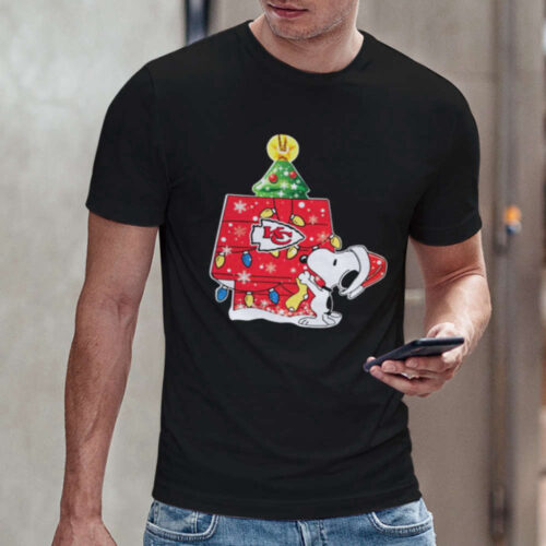 Snoopy Santa Hat KC Chiefs Christmas Shirt – Perfect Gift for Kansas City Football Fans