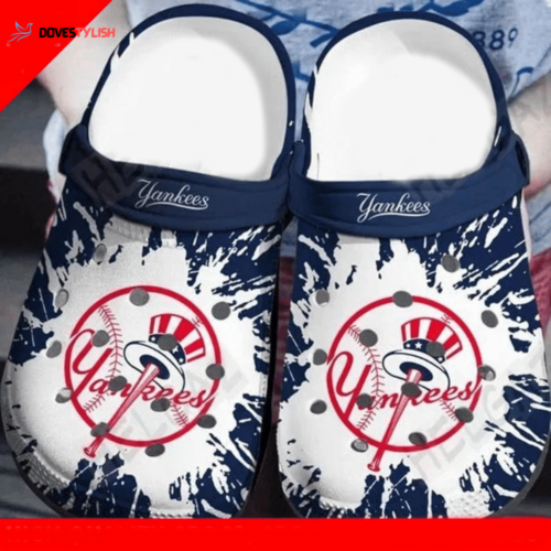 New York Yankees Logo Pattern Crocs Classic Clogs Shoes In Dark Blue & White