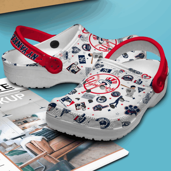Amazing New York Yankees Pattern Clogs