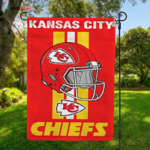 Kansas City Chiefs Helmet Vertical Flag, Chiefs NFL Outdoor Flag - House Garden Decor Gift